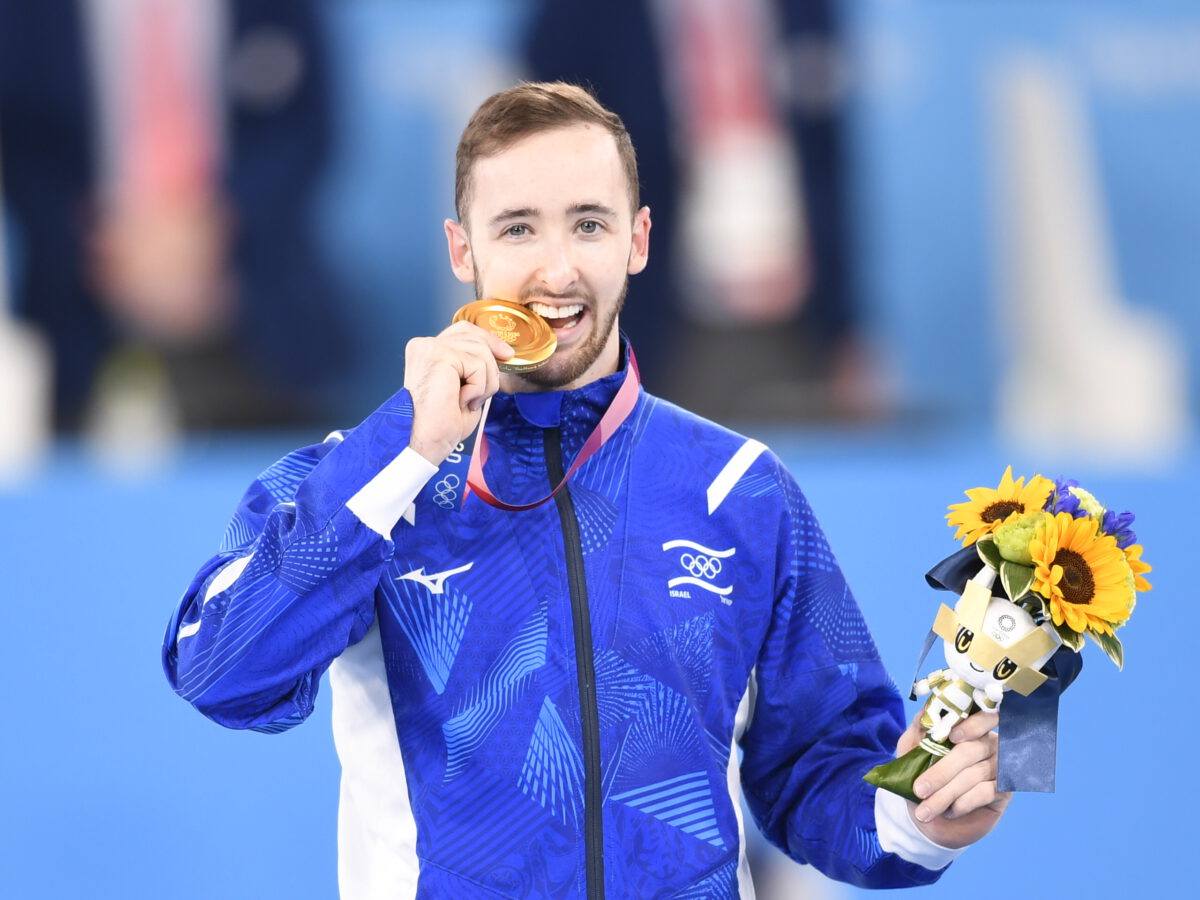 ארטיום דולגופיאט זוכה מדליית זהב באולימפיאדת טוקיו 2022