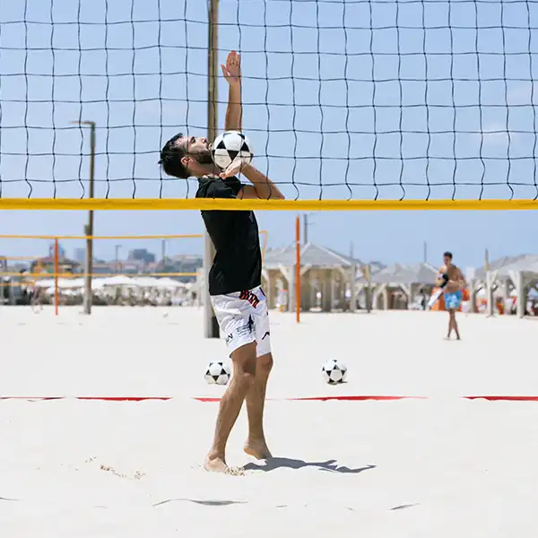 Arena Club – מועדון הפוצ'יוולי בחוף טרומפלדור